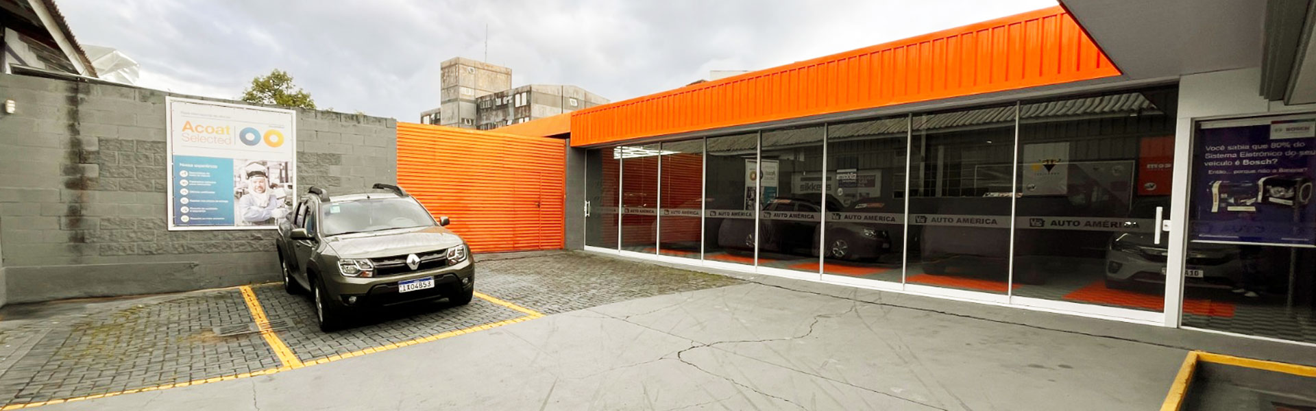 Pátio da Auto América Funilaria e Pintura - Alto da XV - Curitiba