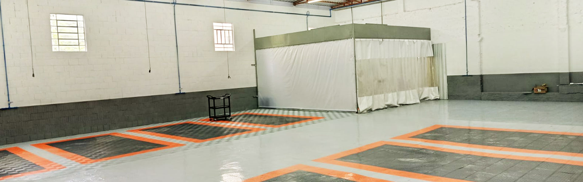 Salão de Funilaria da Auto América Funilaria e Pintura - Água Verde - Curitiba