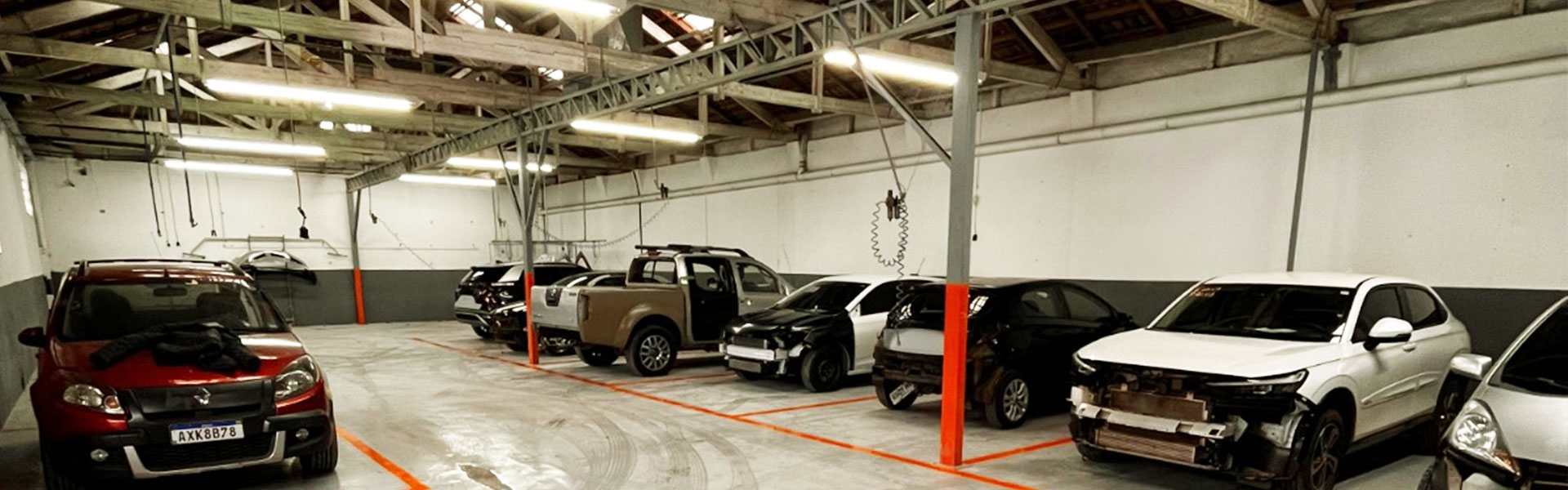 Sala de Reparos da Auto América Funilaria e Pintura - Alto da XV - Curitiba