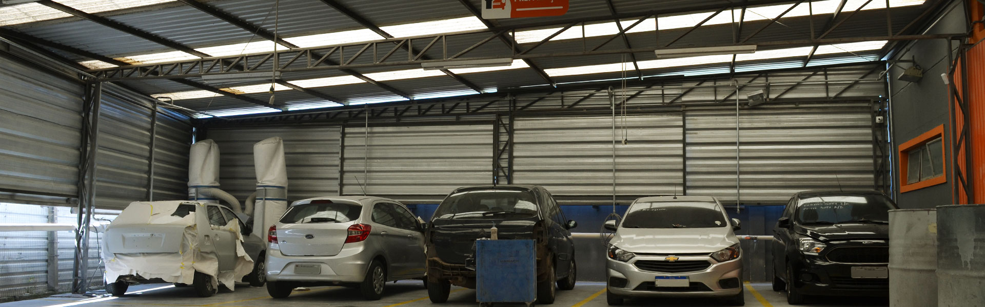 Sala de Reparos da Auto América Funilaria e Pintura – Jardim das Américas - Curitiba